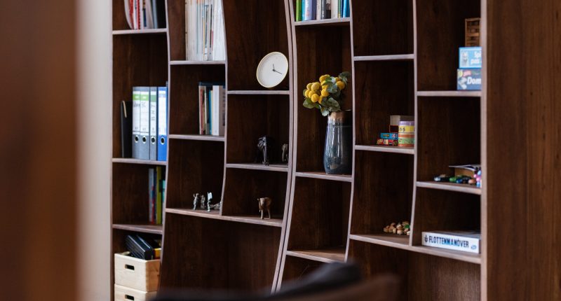 Psychotherapie Leipzig Regal mit Spielzeug für Kinder und Jugendliche